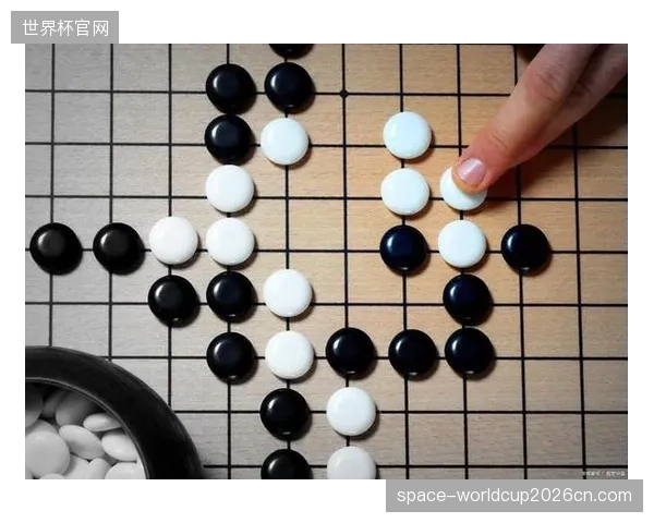边路飞翼纳斯鲁拉耶夫的插上助攻，是丰富球队进攻套路的重要棋子。